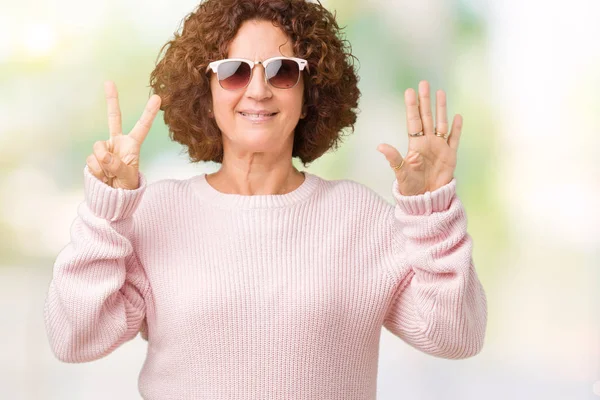 Piękny Środkowy Ager Starszy Kobieta Nosi Różowy Sweter Okulary Białym — Zdjęcie stockowe