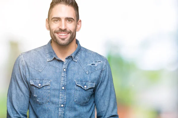 Joven Hombre Guapo Sobre Fondo Aislado Con Una Sonrisa Feliz —  Fotos de Stock