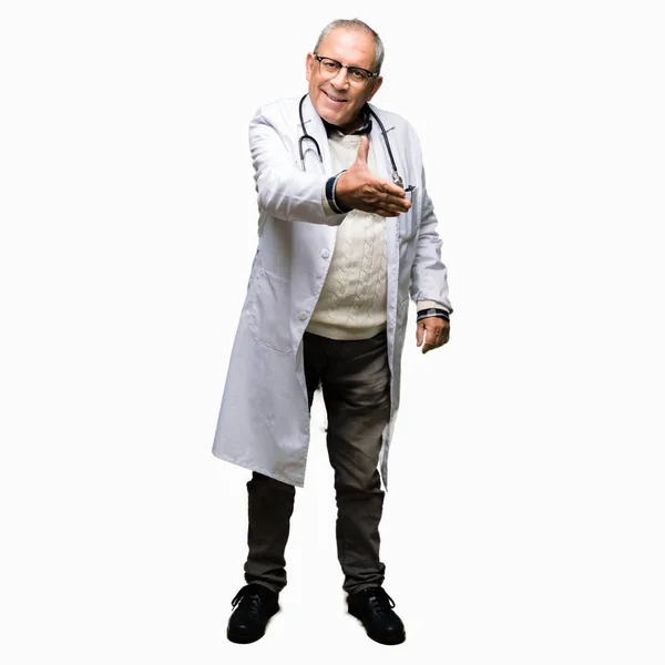 Handsome Senior Doctor Man Wearing Medical Coat Smiling Friendly Offering — Stock Photo, Image