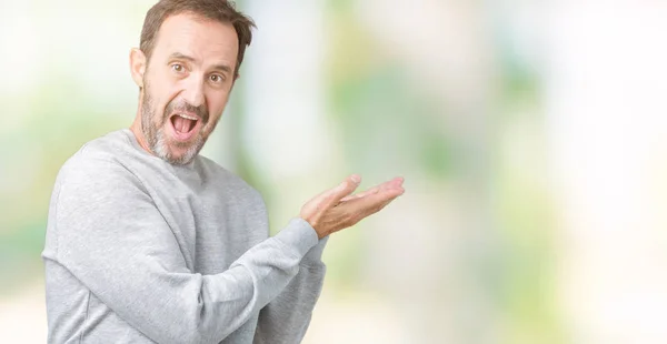 Bonito Homem Meia Idade Sênior Vestindo Uma Camisola Sobre Fundo — Fotografia de Stock