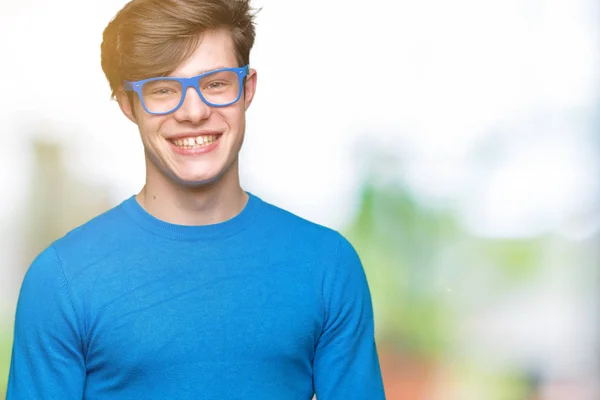 Jeune Bel Homme Portant Des Lunettes Bleues Sur Fond Isolé — Photo