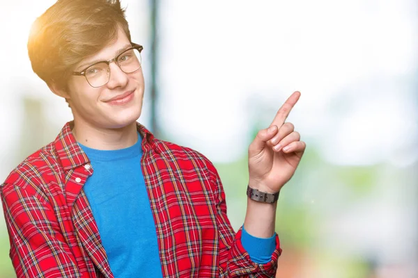 Joven Estudiante Guapo Con Gafas Sobre Fondo Aislado Con Una — Foto de Stock