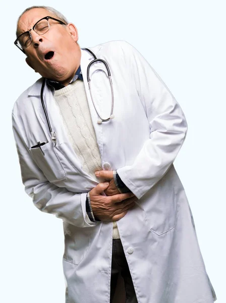 Homem Médico Sênior Bonito Vestindo Casaco Médico Com Mão Estômago — Fotografia de Stock