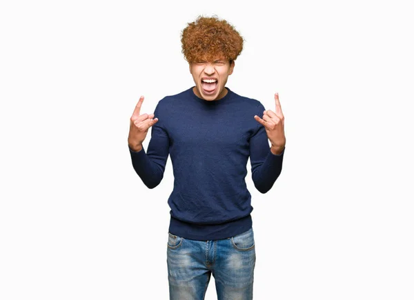 Homem Bonito Jovem Com Cabelo Afro Gritando Com Expressão Louca — Fotografia de Stock