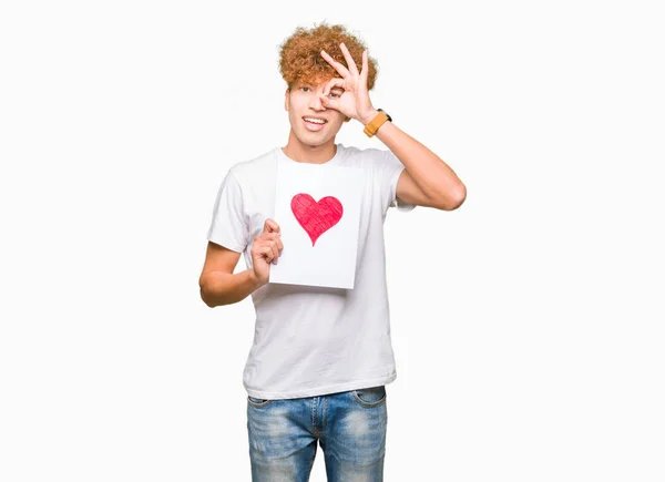 Jeune Homme Beau Tenant Papier Avec Coeur Rouge Avec Visage — Photo