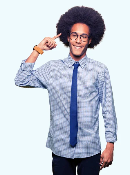 Jovem Homem Negócios Afro Americano Com Cabelo Afro Usando Óculos — Fotografia de Stock