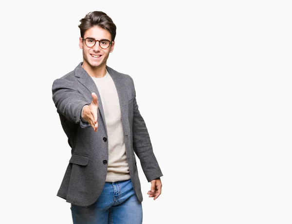 Junger Geschäftsmann Mit Brille Vor Isoliertem Hintergrund Freundlich Lächelnd Und — Stockfoto