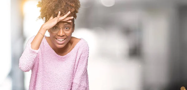 Linda Jovem Afro Americana Vestindo Óculos Sobre Fundo Isolado Muito — Fotografia de Stock