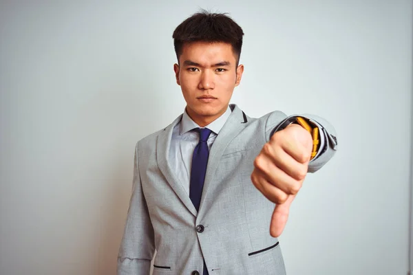 Азіатський Китайський Бізнесмен Носіння Костюма Краватку Стояв Над Ізольованою Жовтим — стокове фото