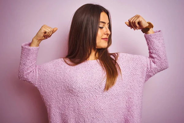 Genç Güzel Kadın Izole Pembe Arka Plan Üzerinde Ayakta Rahat — Stok fotoğraf