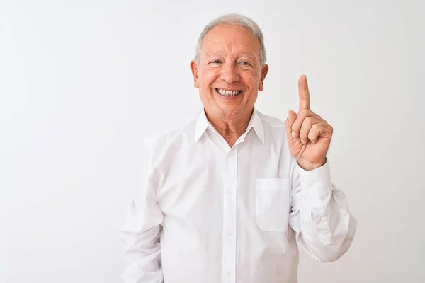 Älterer Grauhaariger Mann Elegantem Hemd Der Vor Isoliertem Weißen Hintergrund — Stockfoto