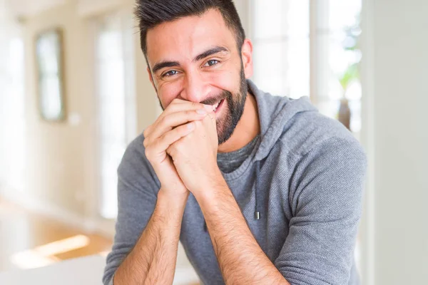 Yakışıklı Adam Diş Olumlu Mutlu Ifade Gösteren Yüz Büyük Bir — Stok fotoğraf