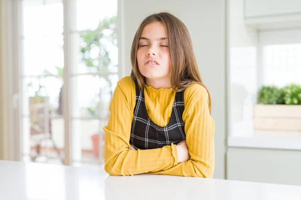 Giovane Bella Ragazza Bionda Che Indossa Maglione Giallo Casuale Casa — Foto Stock