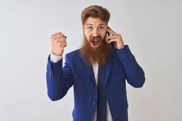 Young Redhead Irish Businessman Talking Smartphone Isolated White Background Screaming — Stock Photo, Image