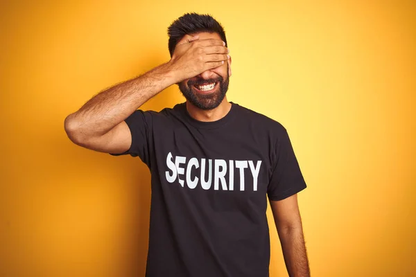 Άραβας Ινδική Ισπανίδα Προστασία Άνθρωπος Φορώντας Στολή Ασφαλείας Πάνω Από — Φωτογραφία Αρχείου