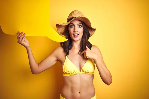 Beautiful Woman Wearing Yellow Bikini Holding Talking Balloon Isolated Yellow — Stock Photo, Image