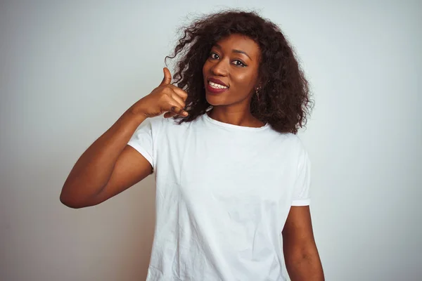 Jeune Femme Afro Américaine Portant Shirt Debout Sur Fond Blanc — Photo