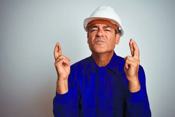 Hombre Trabajador Mediana Edad Guapo Con Uniforme Casco Sobre Fondo —  Fotos de Stock