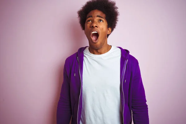 Jeune Homme Afro Américain Portant Sweat Shirt Violet Debout Sur — Photo