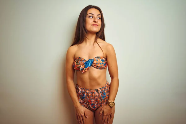 Ung Vacker Kvinna Semester Bär Bikini Stående Över Isolerad Vit — Stockfoto