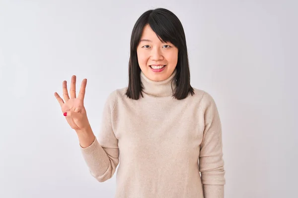 Jonge Mooie Chinese Vrouw Dragen Coltrui Trui Geïsoleerde Witte Achtergrond — Stockfoto