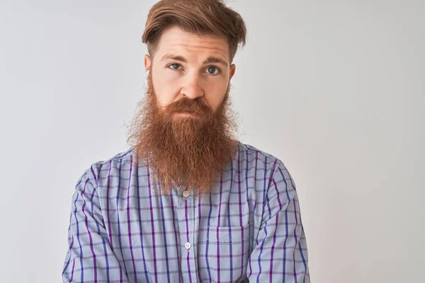 Redhead Ierse Man Luisteren Naar Muziek Met Behulp Van Draadloze — Stockfoto