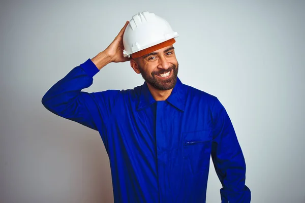 Bello Lavoratore Indiano Che Indossa Uniforme Casco Sfondo Bianco Isolato — Foto Stock