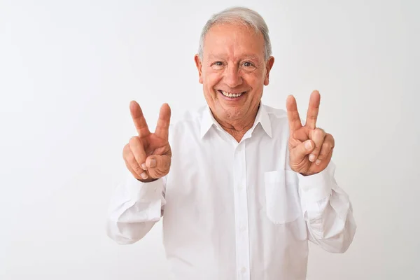 Uomo Anziano Dai Capelli Grigi Indossa Camicia Elegante Piedi Sopra — Foto Stock