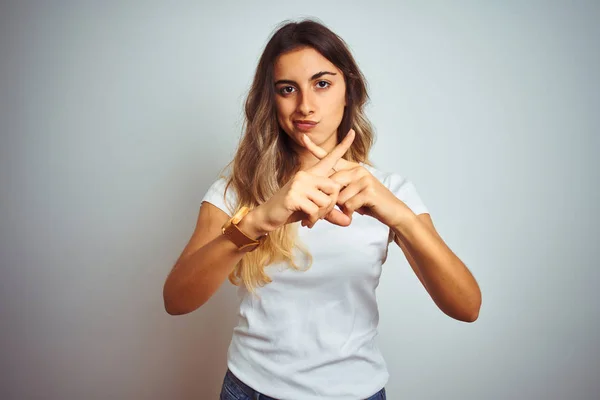 Ung Vacker Kvinna Klädd Casual Vit Shirt Över Isolerade Bakgrund — Stockfoto