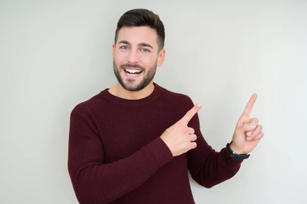 Jovem Homem Bonito Vestindo Uma Camisola Sobre Fundo Isolado Sorrindo — Fotografia de Stock