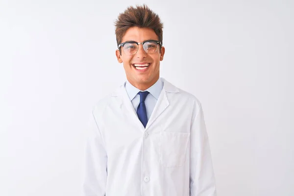 Joven Cientista Guapo Con Gafas Abrigo Sobre Fondo Blanco Aislado — Foto de Stock