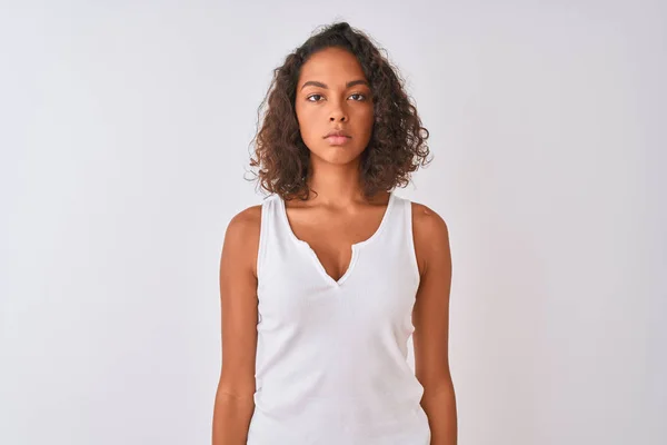 Ung Brasiliansk Kvinna Klädd Casual Shirt Stående Över Isolerad Vit — Stockfoto