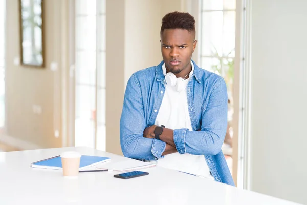 African American Student Man Studeren Met Behulp Van Notebooks Het — Stockfoto