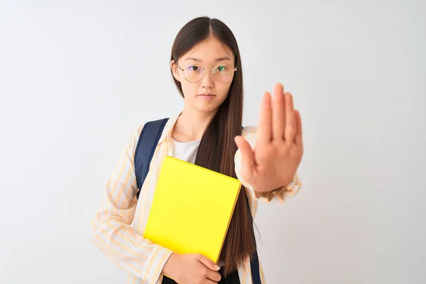 Chinese Student Vrouw Dragen Glazen Rugzak Boek Geïsoleerde Witte Achtergrond — Stockfoto