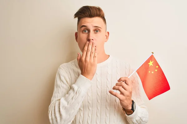 Νέος Όμορφος Άνθρωπος Που Κατέχει Κινεζική Κίνα Σημαία Πάνω Από — Φωτογραφία Αρχείου