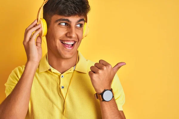 Young Indian Man Listening Music Using Headphones Isolated Yellow Background — Stock Photo, Image