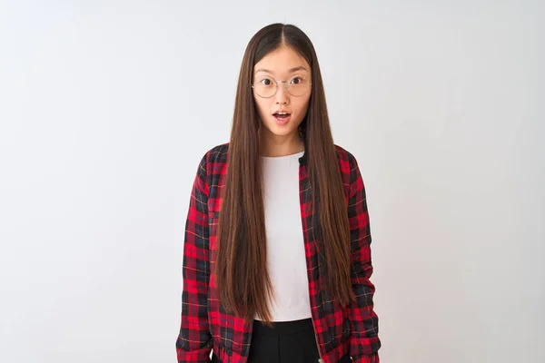 Joven Mujer China Con Chaqueta Casual Gafas Sobre Fondo Blanco — Foto de Stock