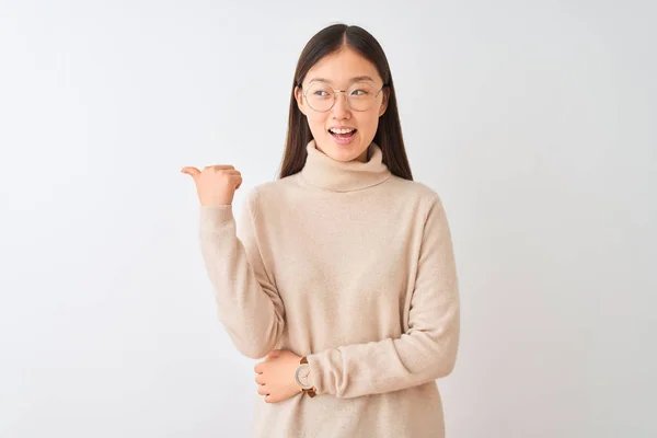 Νεαρή Κινεζική Γυναίκα Φορώντας Ζιβάγκο Πουλόβερ Και Γυαλιά Πάνω Από — Φωτογραφία Αρχείου