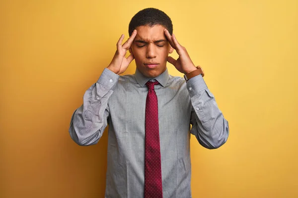 Junge Gut Aussehende Arabische Geschäftsmann Hemd Und Krawatte Über Isoliertem — Stockfoto