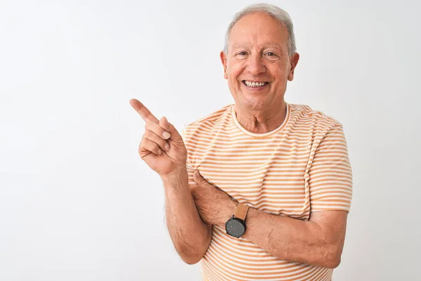 Älterer Grauhaariger Mann Gestreiftem Shirt Der Vor Isoliertem Weißem Hintergrund — Stockfoto