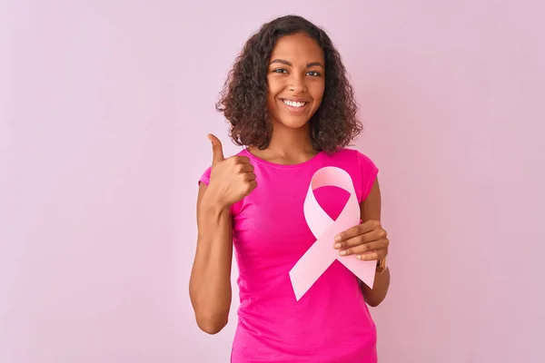 Mujer Brasileña Joven Sosteniendo Cinta Cáncer Pie Sobre Fondo Rosa — Foto de Stock