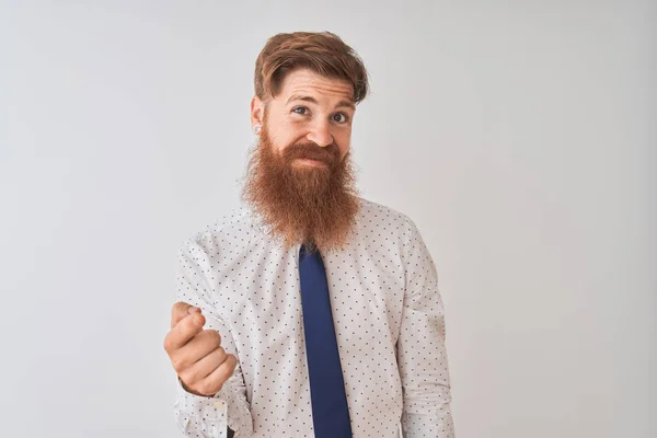 Jonge Redhead Ierse Zakenman Staande Geïsoleerde Witte Achtergrond Beckoning Komen — Stockfoto