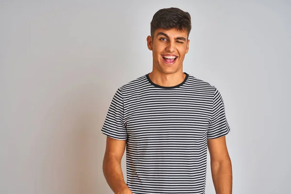 Ung Indisk Man Klädd Navy Randig Shirt Stående Över Isolerad — Stockfoto