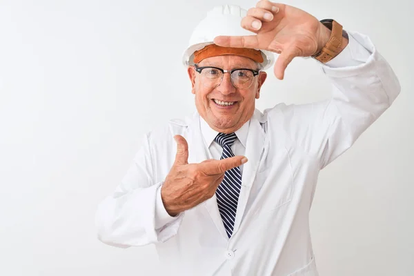 Senior Ingénieur Aux Cheveux Gris Homme Portant Manteau Casque Sur — Photo