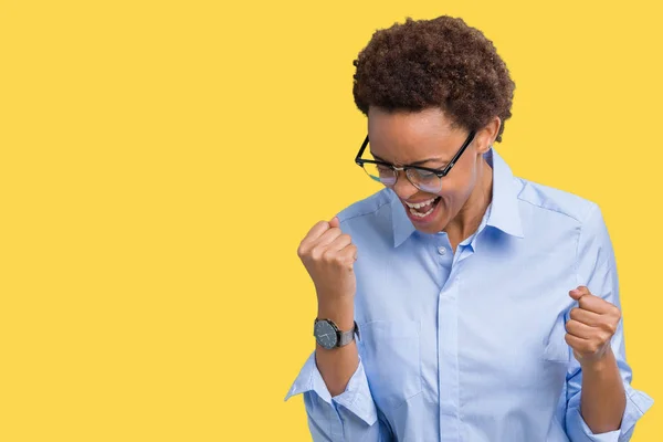 Młody Piękny Biznes African American Kobieta Białym Tle Bardzo Szczęśliwy — Zdjęcie stockowe