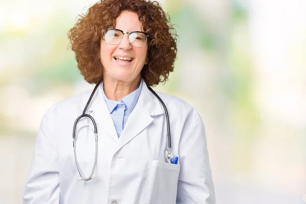 Medio Ager Senior Doctor Mujer Sobre Aislado Fondo Guiño Mirando —  Fotos de Stock