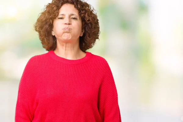 Bella Medio Ager Anziana Donna Rosso Inverno Maglione Sfondo Isolato — Foto Stock