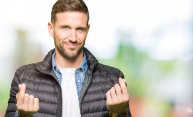 Yakışıklı adam kış ceket yapmak para hareketi el ile giyen maaş ödeme için milyoner iş istiyor