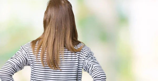 Ältere Schöne Frau Mittleren Alters Trägt Gestreiften Winterpullover Über Isoliertem — Stockfoto