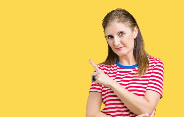 Reife Frau Mittleren Alters Lässigem Shirt Über Isoliertem Hintergrund Die — Stockfoto